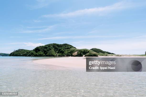 idyllic beach with clear water, iki island, nagasaki, japan - cay insel stock-fotos und bilder