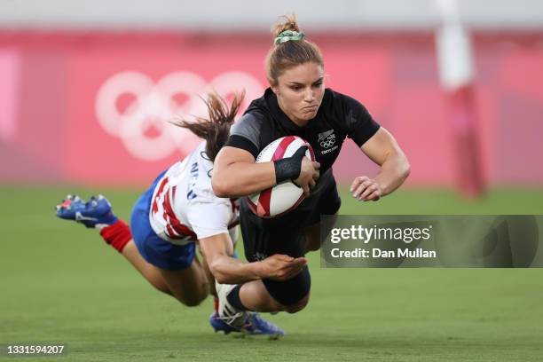 Michaela Blyde of Team New Zealand scores a try in the Women’s Gold Medal match between Team New Zealand and Team France during the Rugby Sevens on...