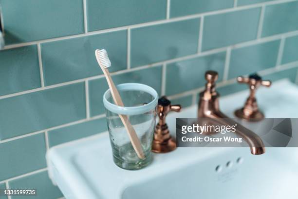 zero waste plastic free products in bathroom - toothbrush bildbanksfoton och bilder