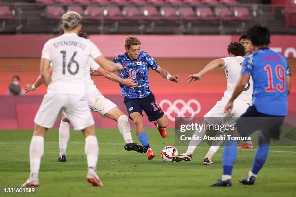 Ritsu Doan of Team Japan shoots during the Men's Quarter Final match between Japan and New Zealand on day eight of the Tokyo 2020 Olympic Games at...