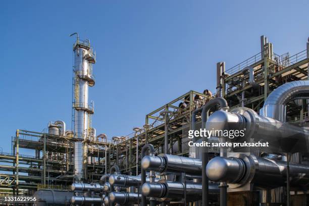 oil refinery and petrochemical plant . - oil refinery imagens e fotografias de stock