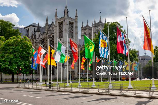 parliament square in london - british empire stockfoto's en -beelden