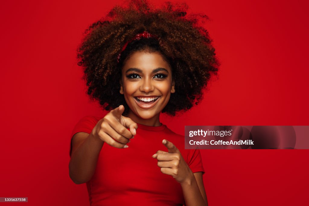 Jolie jeune femme afro