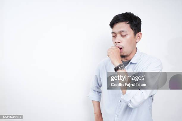 asian young men is coughing as a covid symptoms - three quarter front view 個照片及圖片檔