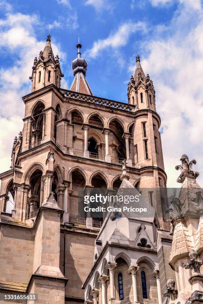 view of the cathedral of notre dame in lausanne, switzerland. - lausanne cathedral notre dame stock pictures, royalty-free photos & images