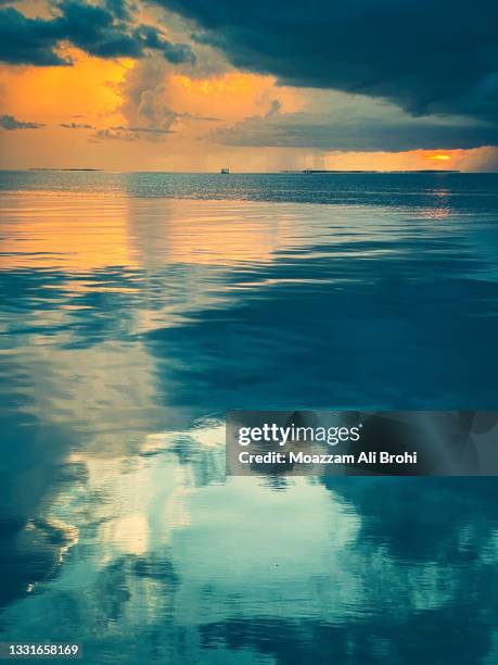 dramatic sunset with clouds in the sky - thunderstorm ocean blue stock pictures, royalty-free photos & images