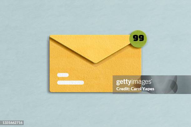 yellow envelope with notification-email concept in blue - inbox filing tray stockfoto's en -beelden