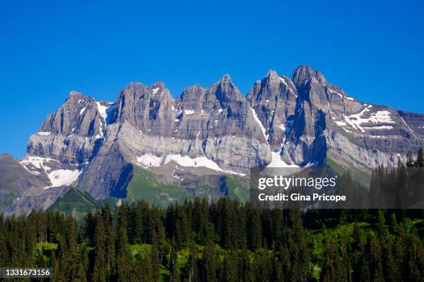 dents du midi in the canton of valais, switzerland. - dents du midi stockfoto's en -beelden