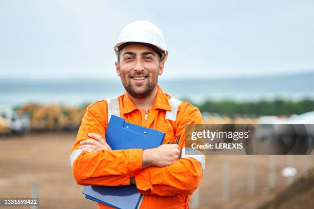 portrait of a civil engineer - civil engineering fotografías e imágenes de stock