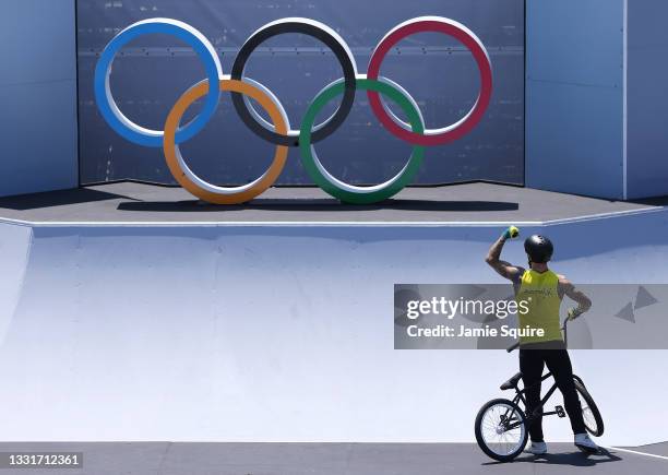 Logan Martin of Team Australia celebrates winning gold during the Men's Park Final of the BMX Freestyle on day nine of the Tokyo 2020 Olympic Games...