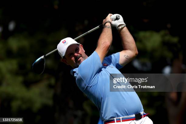 Rory Sabbatini of Team Slovakia plays his shot from the 18th tee during the final round of the Men's Individual Stroke Play on day nine of the Tokyo...