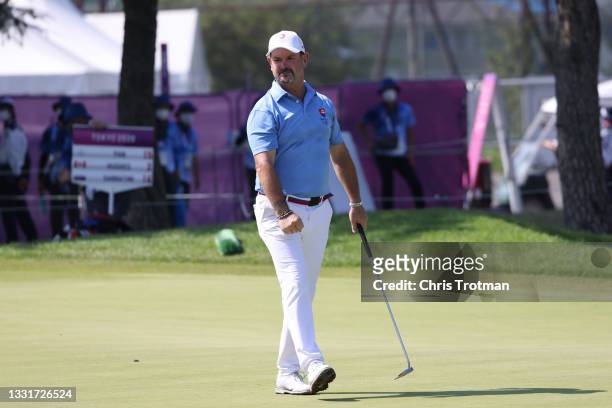 Rory Sabbatini of Team Slovakia celebrates his putt on the 18th green during the final round of the Men's Individual Stroke Play on day nine of the...