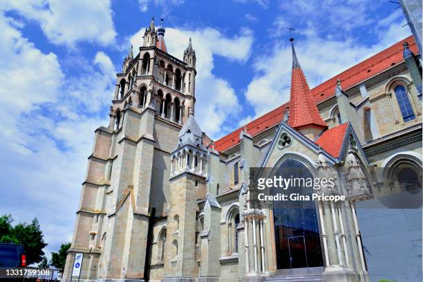 cathedral of notre dame in lausanne, switzerland. - lausanne cathedral notre dame stock pictures, royalty-free photos & images