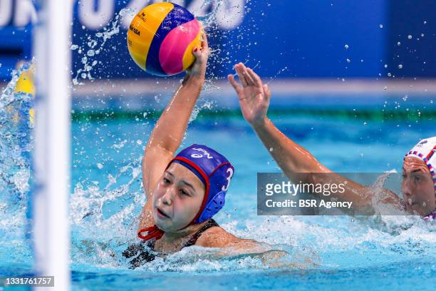 Akari Inaba of Japan, Ekaterina Prokofyeva of ROC during the Tokyo 2020 Olympic Waterpolo Tournament women match between Russia and Japan at Tatsumi...