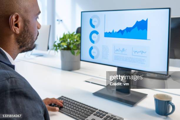 african-american businessman working at his computer in an office - financial analyst 個照片及圖片檔