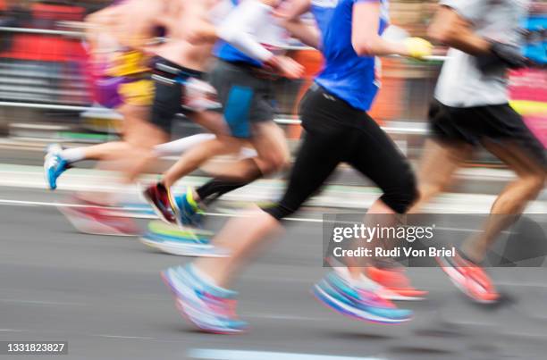 ny marathon on first avenue., nyc - new york city marathon stock pictures, royalty-free photos & images