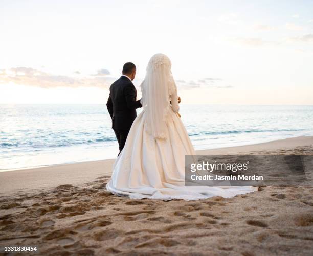 islamic wedding couple on beach near sunset - sunset beach bouquet wedding couple stock pictures, royalty-free photos & images