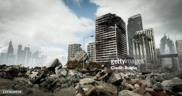paisaje urbano post apocalíptico - contaminación concepto fotografías e imágenes de stock