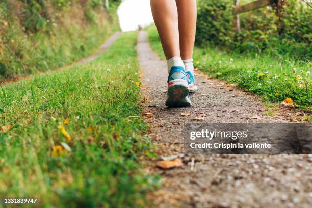 back view of runner legs with shorts during her training in nature - running shorts foto e immagini stock