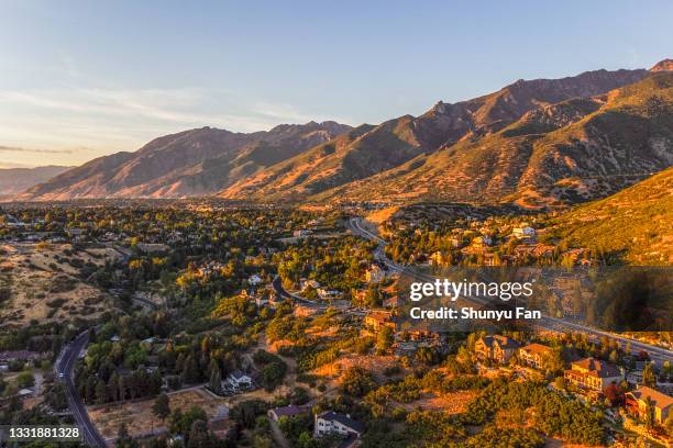 aerial view of salt lake city suburb sunset - lago salgado imagens e fotografias de stock