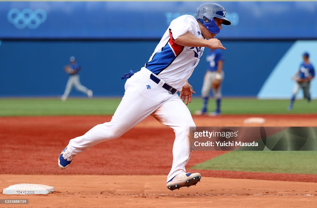 Israel v South Korea - Baseball - Olympics: Day 10