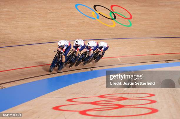 Laura Kenny, Katie Archibald, Elinor Barker and Josie Knight of Team Great Britain sprint during the Women's team pursuit qualifying of the Track...