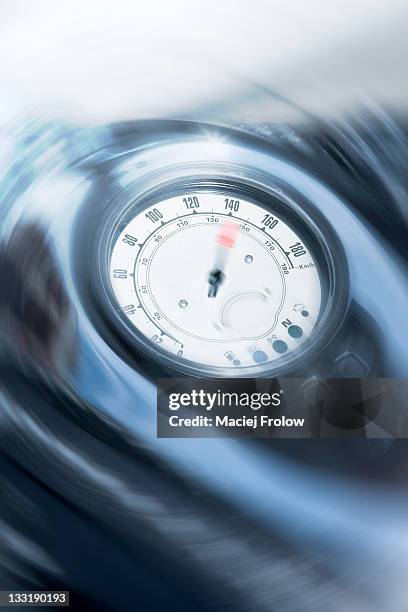 motobike speed couter in movement - ��couter stockfoto's en -beelden