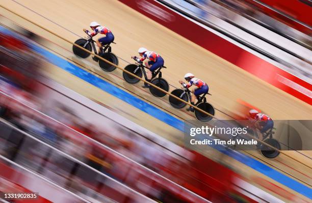 Josie Knight, Katie Archibald, Laura Kenny and Elinor Barker of Team Great Britain sprint during the Women's team pursuit qualifying of the Track...