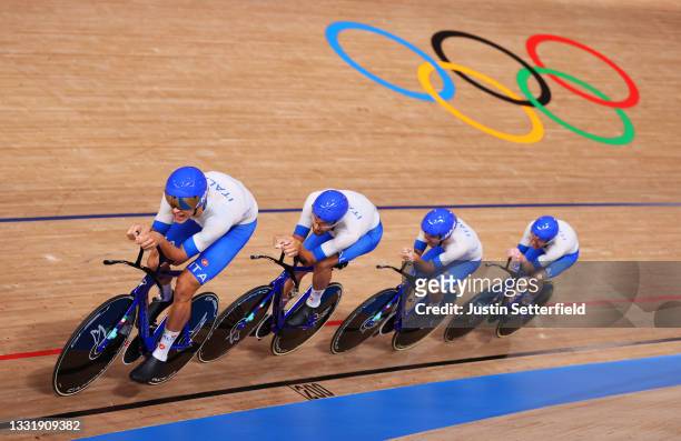 Jonathan Milan, Filippo Ganna, Francesco Lamon and Simone Consonni of Team Italy sprint to set a new Olympic record during the Men´s team pursuit...