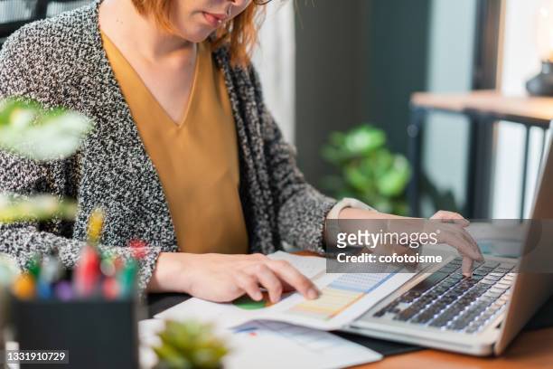 asian  woman calculating money expenses and planning budget at home, working at home and personal finance concept - tax return stockfoto's en -beelden