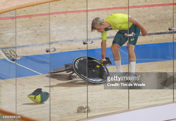 Alexander Porter of Team Australia after falls during the Men´s team pursuit qualifying of the Track Cycling on day 10 of the Tokyo Olympics 2021...