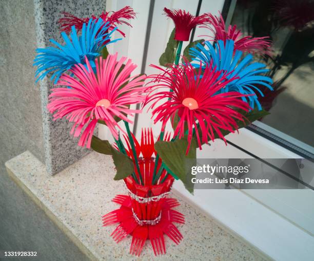 craft work, make plastic flowers and pot with plastic forks - plastic flower pot stock pictures, royalty-free photos & images