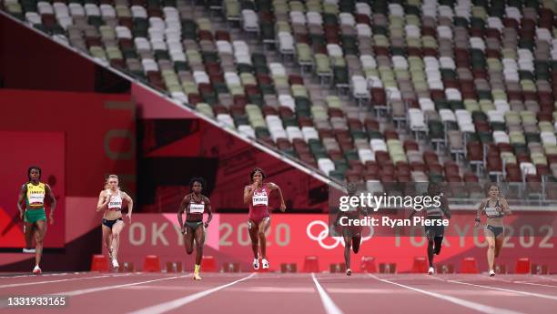 Elaine Thompson-Herah of Team Jamaica, Beth Dobbin of Team Great Britain, Crystal Emmanuel of Team Canada, Gabrielle Thomas of Team United States,...