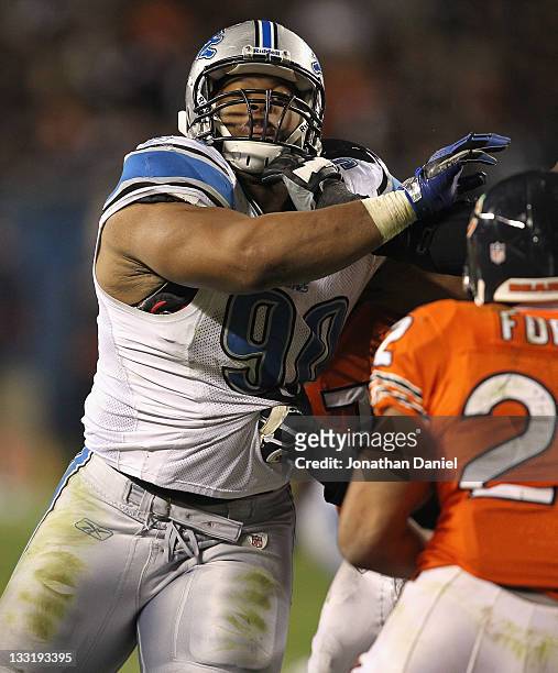 Ndamukong Suh of the Detroit Lions rushes against Chris Spencer and Matt Forte of the Chicago Bears at Soldier Field on November 13, 2011 in Chicago,...