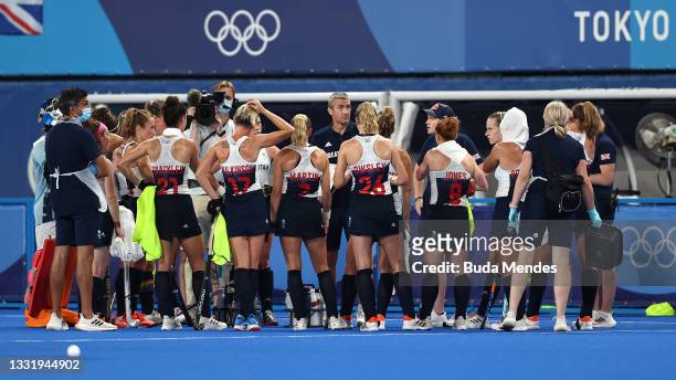 Team Great Britain speak following the first quarter during the Women's Quarterfinal match between Spain and Great Britain on day ten of the Tokyo...