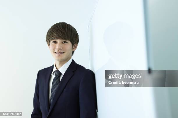 portrait of asian businessman with white board - unemployed marketing professional searches for a job stock pictures, royalty-free photos & images