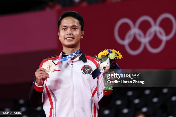 Bronze medalist Anthony Sinisuka Ginting of Team Indonesia poses on the podium during the medal ceremony for the Men’s Singles badminton event on day...