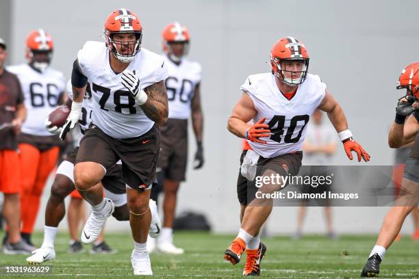 Offensive tackle Jack Conklin and fullback Johnny Stanton of the Cleveland Browns run a drill during Cleveland Browns Training Camp on July 31, 2021...