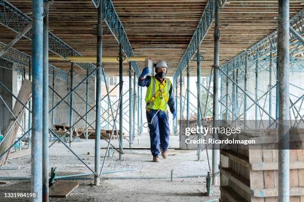 latino man in charge of the construction is in the middle of the work working - wire mesh construction stock pictures, royalty-free photos & images