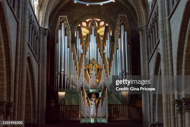 pipe organ of the st. pierre cathedral in geneva - geneva switzerland imagens e fotografias de stock