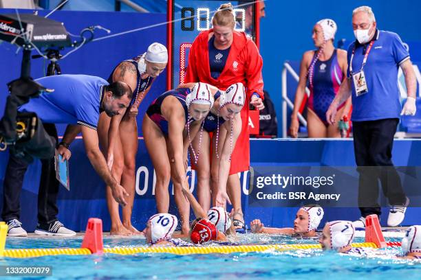 Head coach Alexandr Gaidukov of ROC, Evgeniya Soboleva of ROC, Anna Karnaukh of ROC, Evgeniya Ivanova of ROC, Veronika Vakhitova of ROC, Alena...