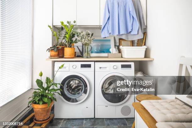 at home - launderette stockfoto's en -beelden