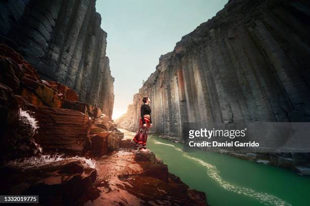 woman between basalt columns, stuðlagil canyon iceland - cultura islandesa fotografías e imágenes de stock