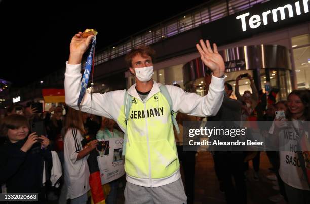 German tennis player and Tokyo 2020 gold medalist Alexander Zverev waves as he arrives at Airport Munich on August 02, 2021 in Munich, Germany.