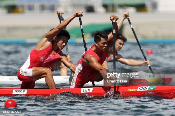 Hao Liu and Pengfei Zheng of Team China compete during the Men's Canoe Double 1000m Semi-final 1 on day eleven of the Tokyo 2020 Olympic Games at Sea...