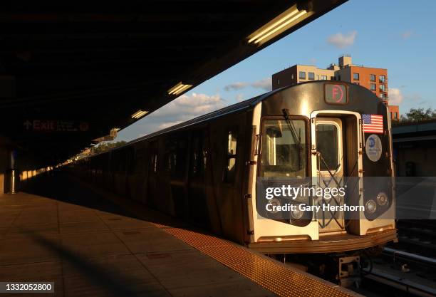 F Train R Train 104 F Train Brooklyn Stock Photos, High-Res Pictures, and Images ...