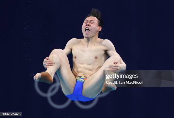 Xie Siyi of China competes in the semi final of the Men's 3m Springboard on day eleven of the Tokyo 2020 Olympic Games at Tokyo Aquatics Centre on...