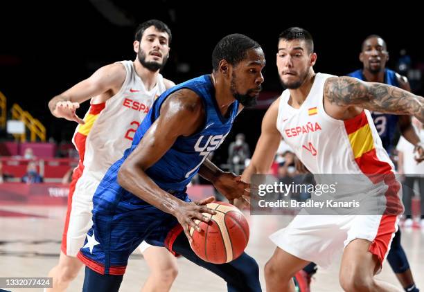 Kevin Durant of the USA takes on the defence during the quarter final Basketball match between the USA and Spain on day eleven of the Tokyo 2020...