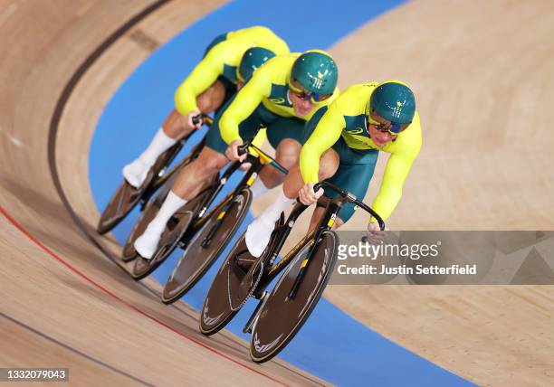 Matthew Richardson of Team Australia and teammates sprint to setting a new Olympic record during the Men´s team sprint qualifying of the Track...