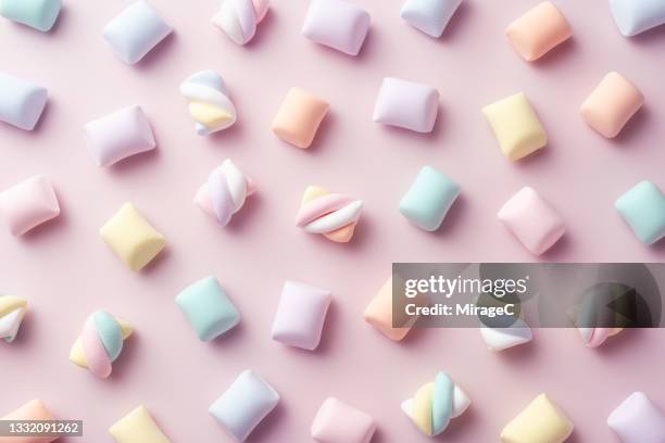 pastel colored marshmallow twists on pink - confectionery fotografías e imágenes de stock